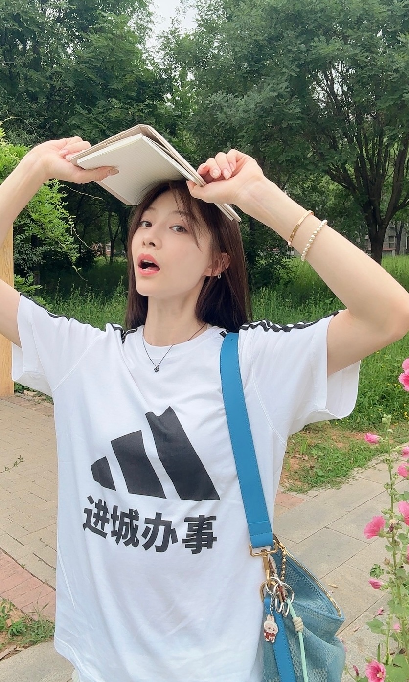 胡麟鹏  哎～怎么自己染的头发染成了渐变。 