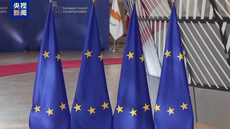 这下玩大了！欧盟900亿欧元贷款正式批下来，冯德莱恩拍胸脯5月底打款，泽连斯基在