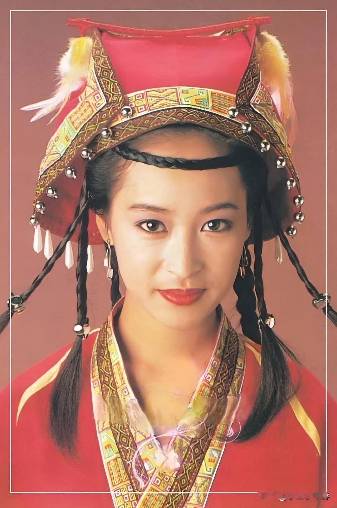 中国香港艺人黎美娴TVB1992年最后一部古装剧《大地飞鹰》中，她美貌气质依旧，