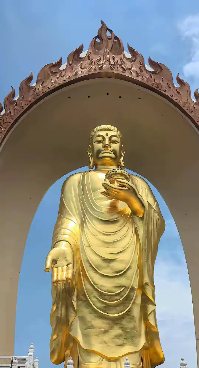 佛光隐现，心境自明。遇见大佛，不要假装看不见。许愿真的很灵的 ！！！ 