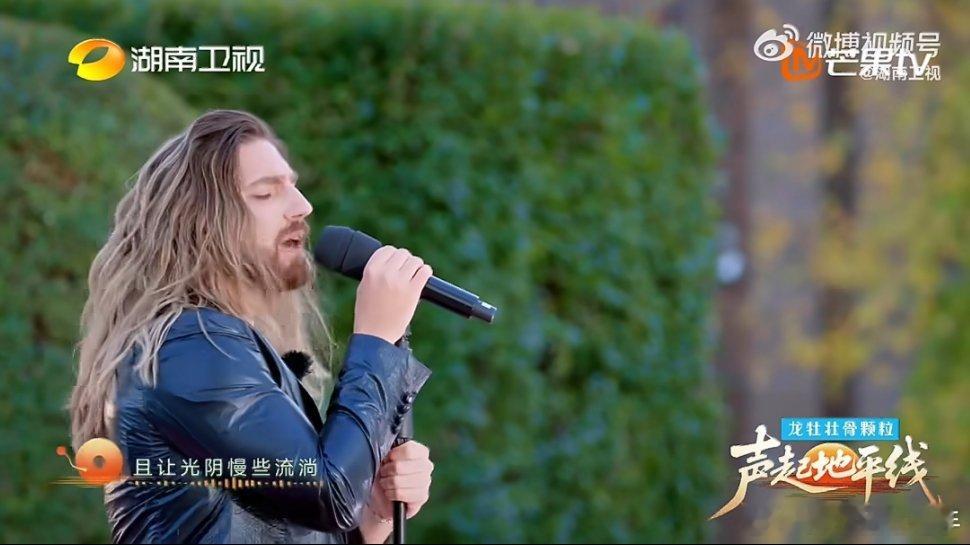 音综选手处理舞台事故好丝滑舞台突发意外也完全不慌，临场反应又稳又自然，全程无缝衔