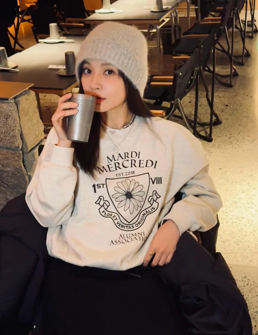 施诗超话 ss 施诗 施女士的OOTD｜做好随时下雪的准备❄️
 我真的太喜欢下