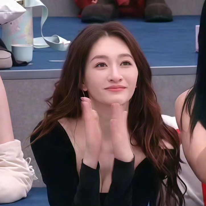 李小冉初舞台高定黑天鹅真的有被李小冉美到，第一次get到这个姐姐，好真实好可爱！