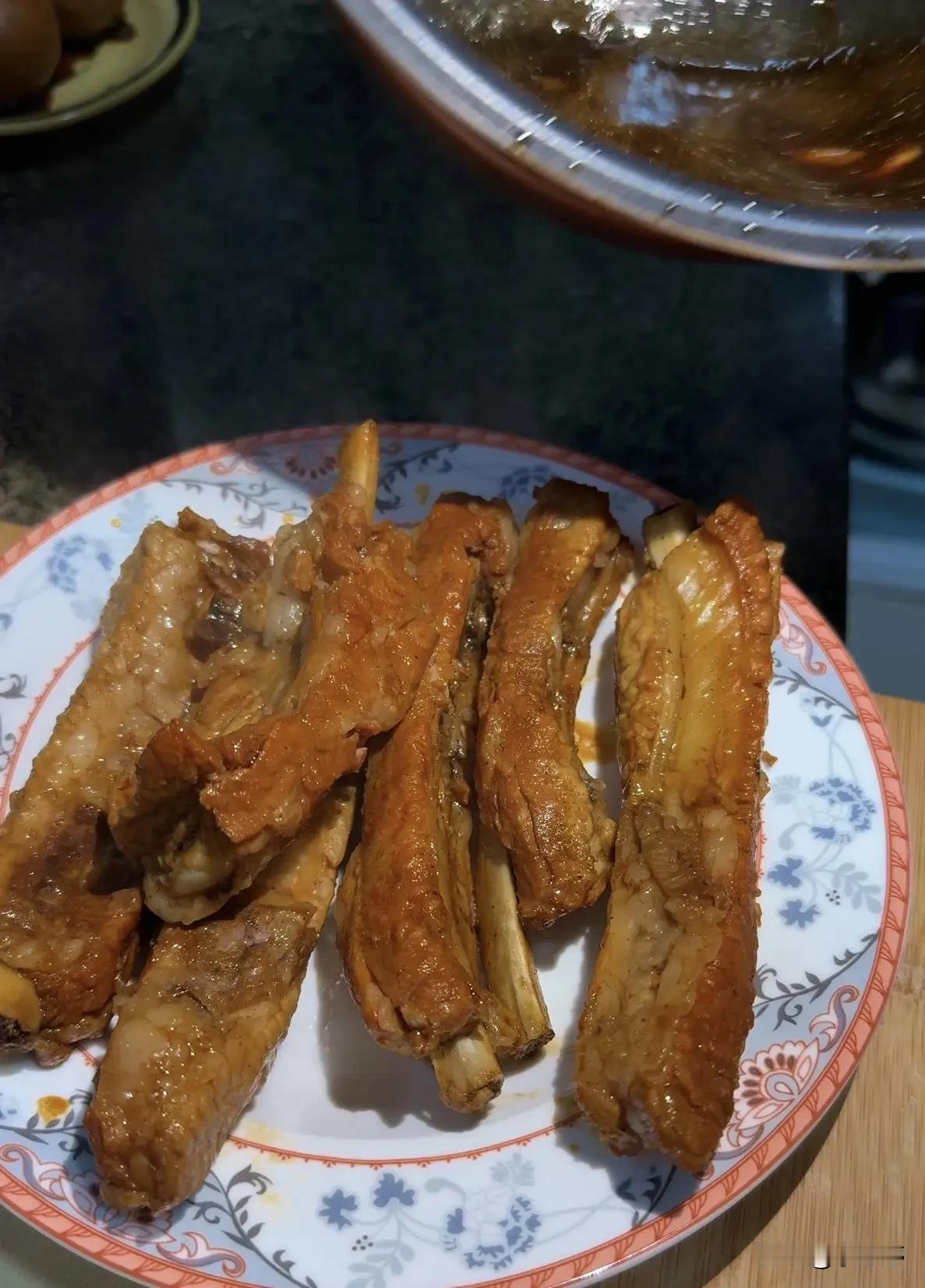 我承认，我亲爱的小姑因为退休金少，才选择继续打工。


​​我小姑今年54周岁，