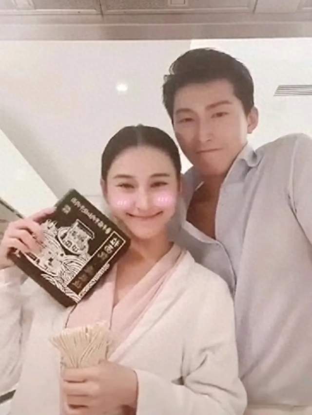 褪去豪门光环，窦骁何超莲的爱情全是烟火甜