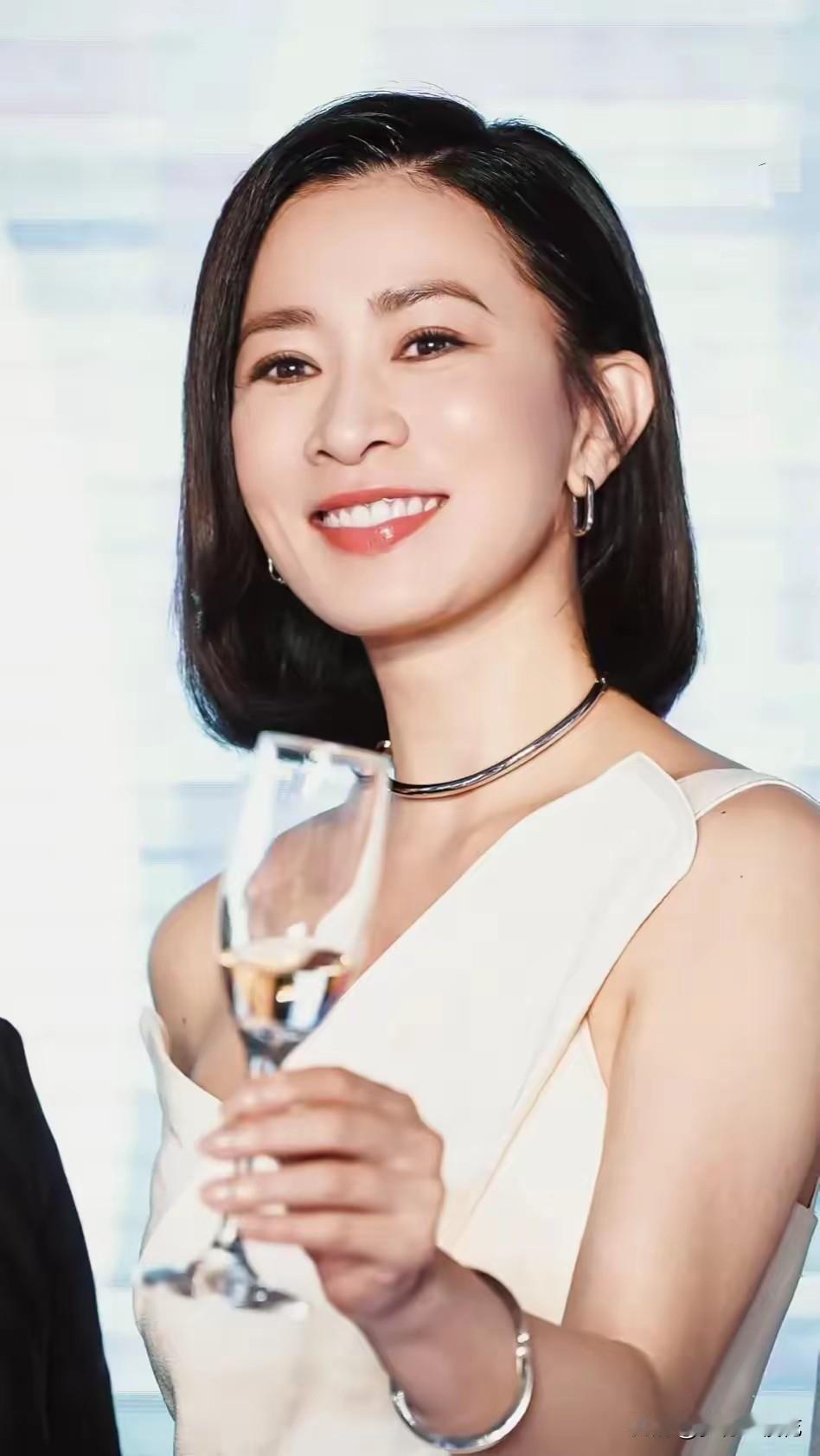 香港演员佘诗曼：已立遗嘱
 
没想到吧！48岁的佘诗曼居然大方自曝已经立好遗嘱了