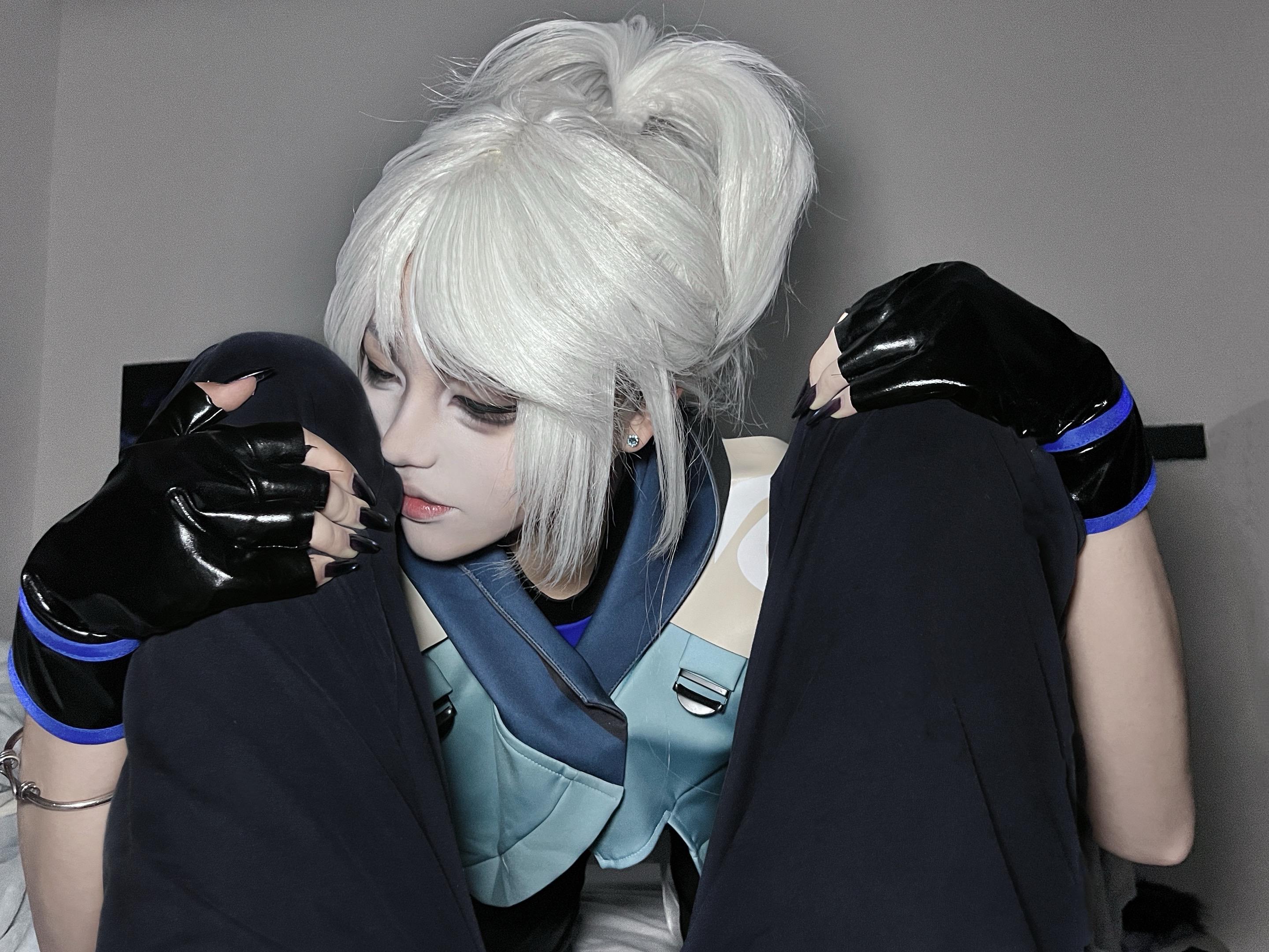 世界都在指责我 姐姐抱抱我好不好。    动作参考女神