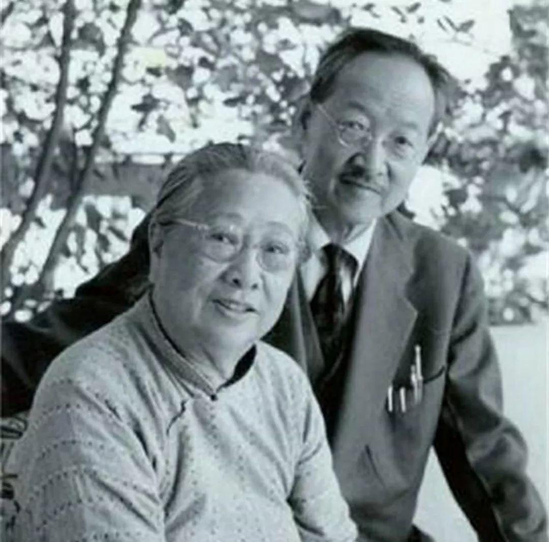 民国副总统黎元洪曾经借宿在好友家中，睡梦中隐约觉得不对劲，他的裤子湿了一片。他急
