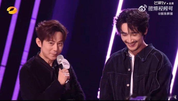 三十几岁还参加选秀声鸣远扬放弃容易，坚持最难，三十几岁还敢踏上选秀征程的他，真的