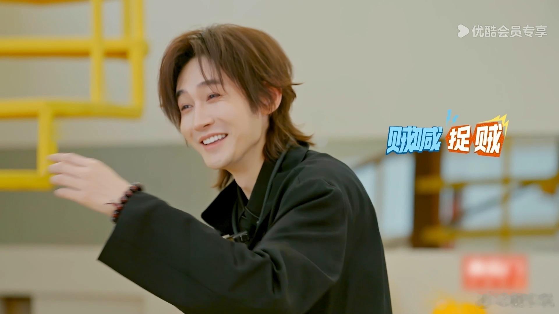 魏大勋贼喊捉贼周五晚高疯笑到停不下来！魏大勋把贼喊捉贼演得淋漓尽致，一上来就先搅