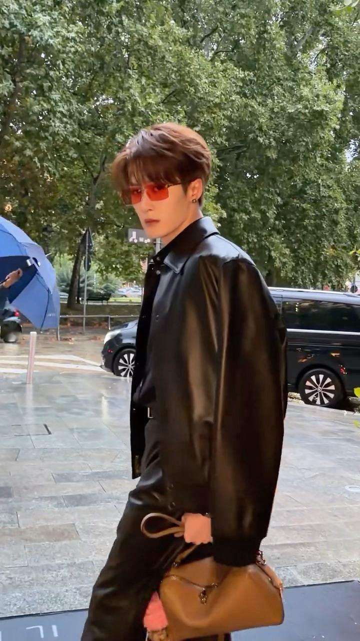 好像在回头说：快跟上，我们一起迈向崭新的2026！来了老公🥹 