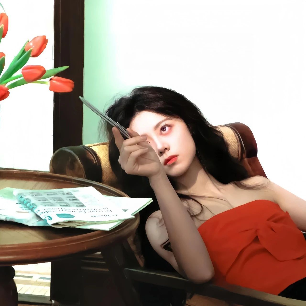 现在谈恋爱真的很恐怖 我和谁在一起谁就没钱 每次都能精准的找到贫困户 谈着谈着就