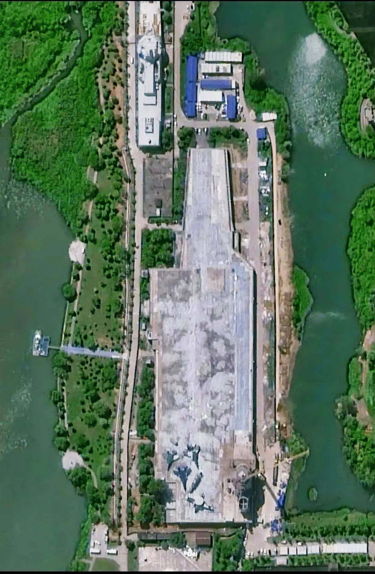 这是湖北省武汉市江夏区黄家湖陆地航母试验平台，隶属于中国舰船研究设计中心（701
