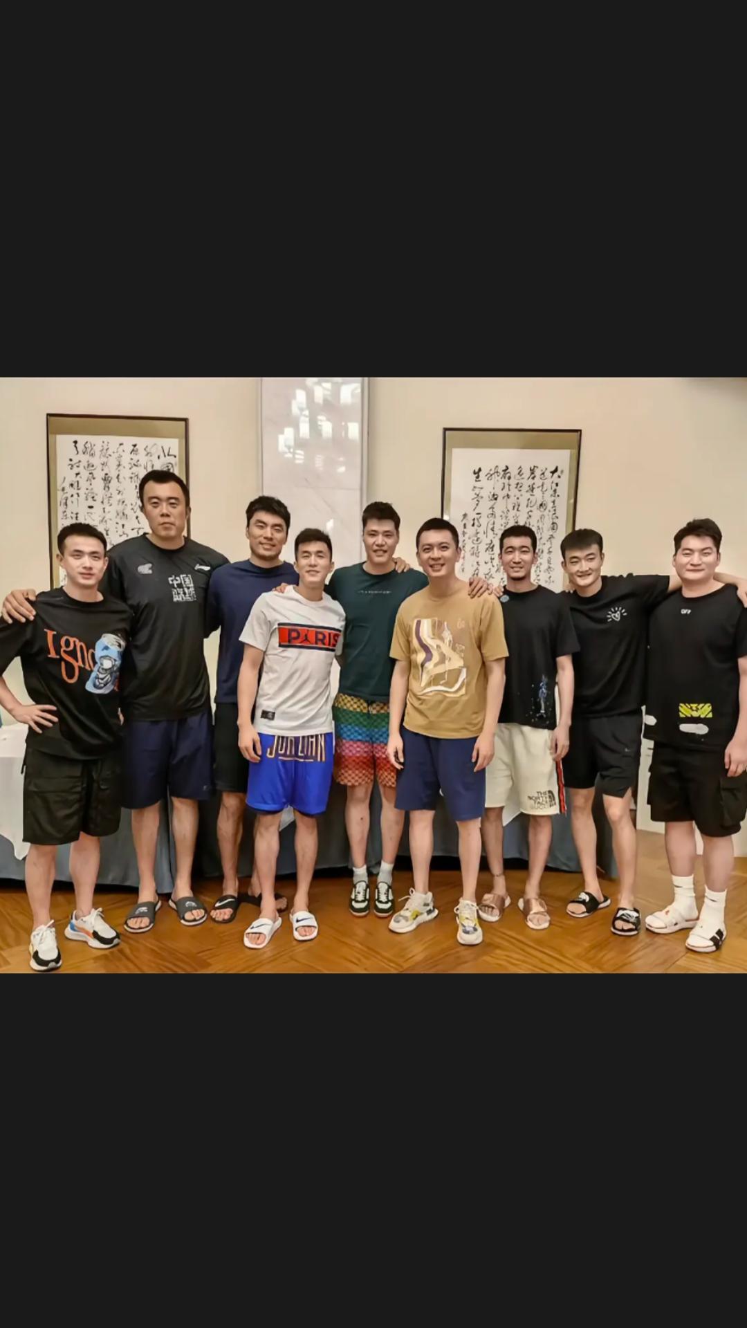 随着辽篮惨遭淘汰14年首次无缘季后赛八强，昔日冠军王朝已经滑落神坛，沦为季后赛边