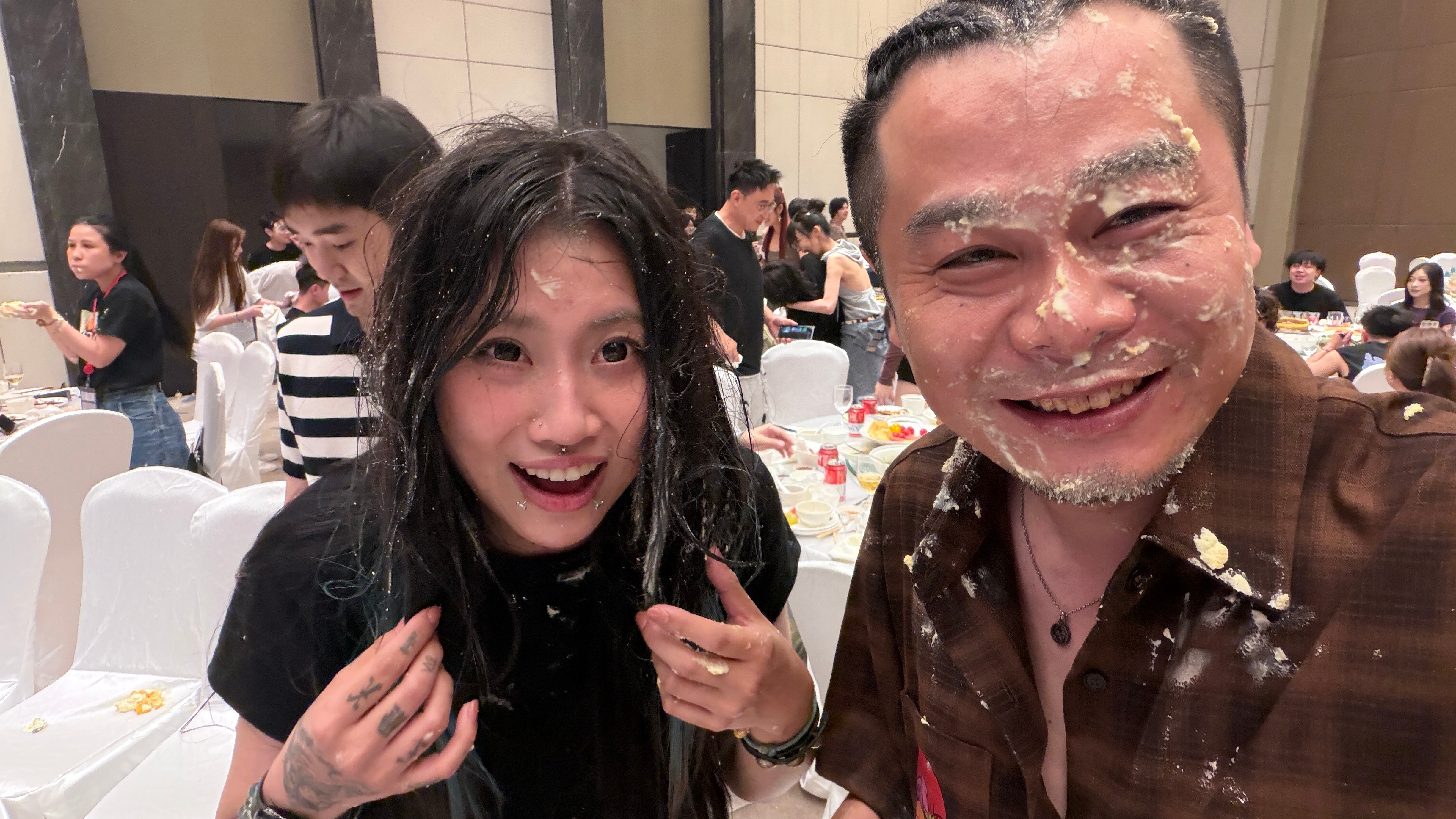 本来好好切个蛋糕的，直到八贼的出现就…. 宁波