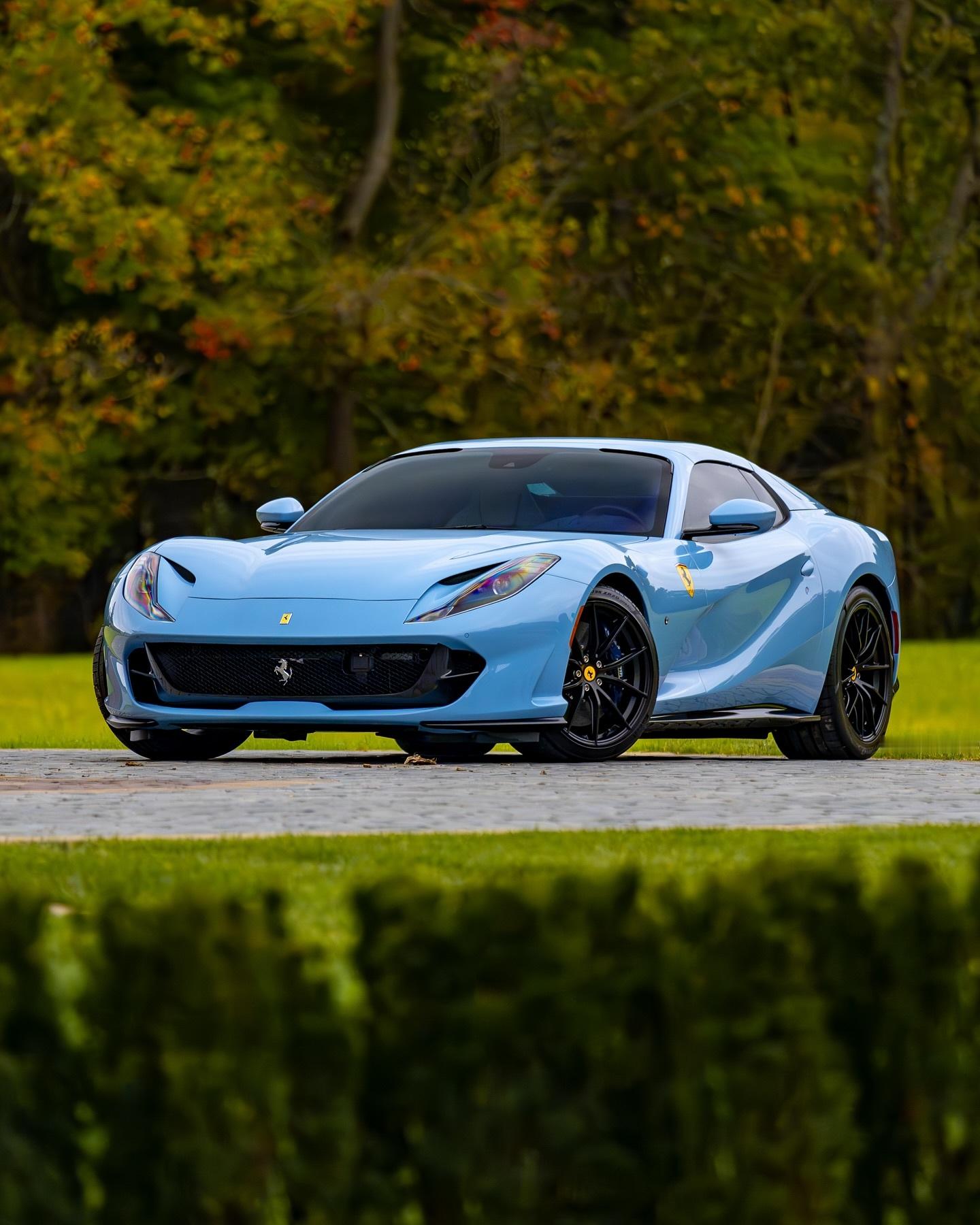 Ferrari 812 GTS#法拉利##汽车# 你们是不是也觉得实体启动按键和
