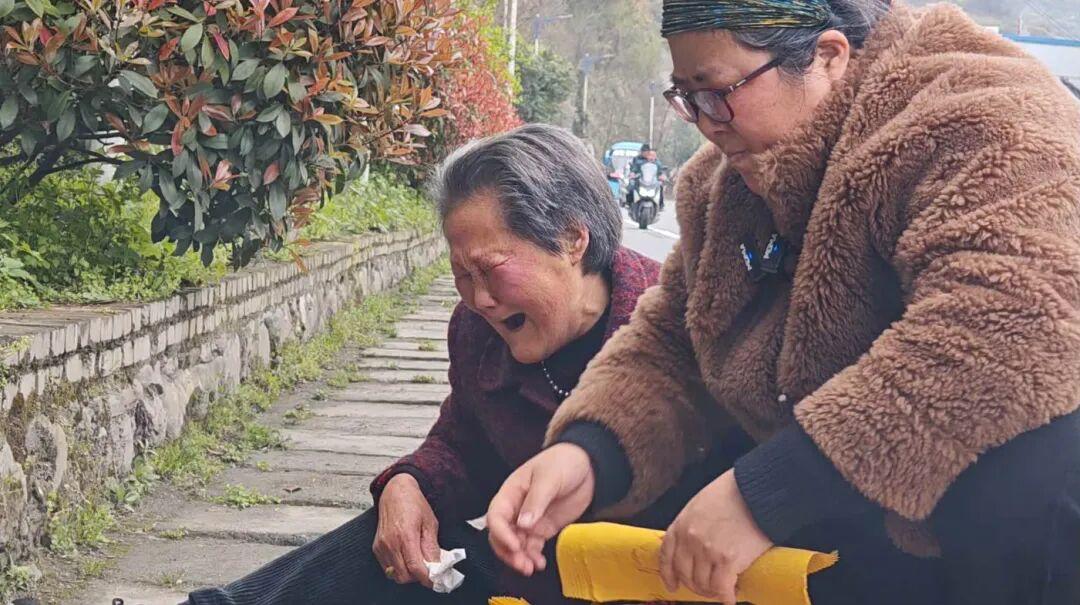 “女教师被拖行5.9公里致死案”将提级审理：陕西交控下属单位5人被控故意杀人。