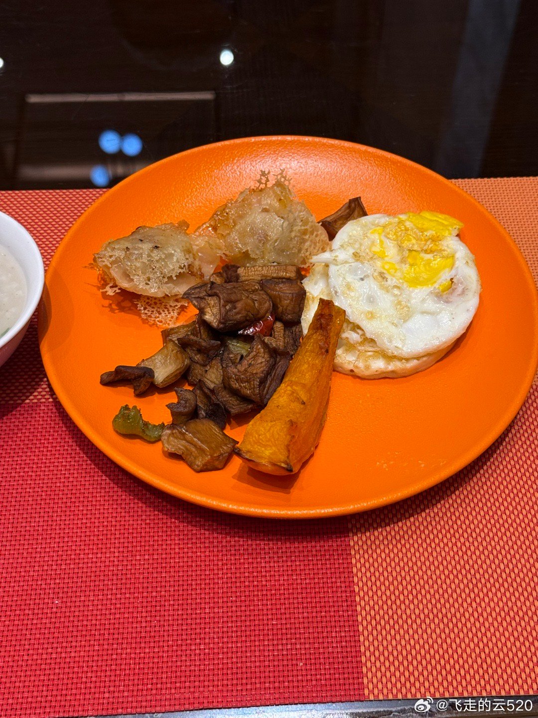 今日早餐，在青岛，把昆明没有吃的蘑菇补一下蘑菇 ​​​