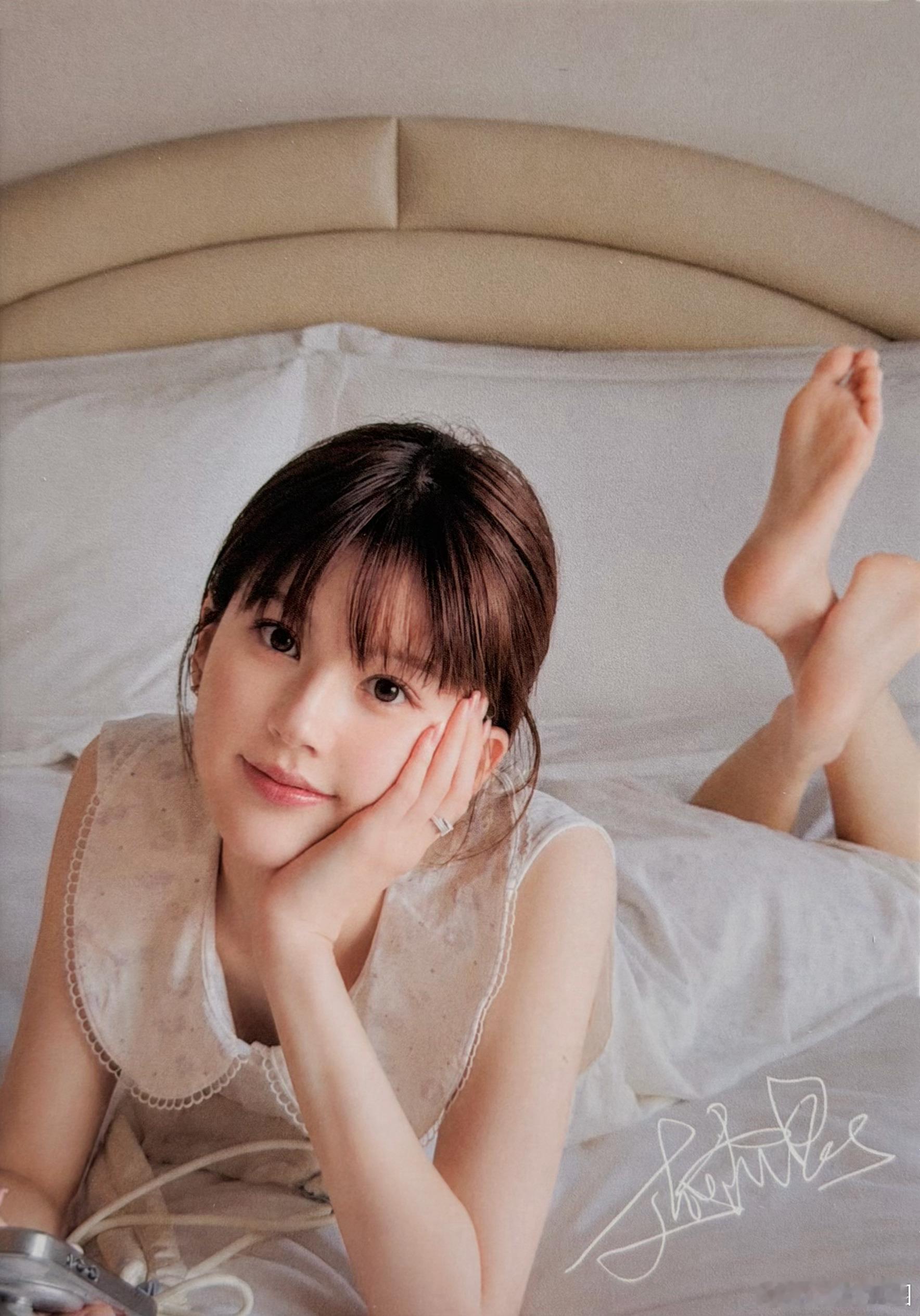 赵露思真的长这样吗。。。像女网红的写真