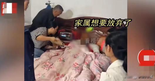 别拔管，我想活着！甘肃，56岁的肾衰竭患者被救护车拉回了家，在家里待了6个小时以