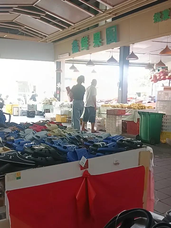 没学历、没背景、没人脉的年轻人刚踏入社会，最要紧的是给旁人留个好印象。
要让人对