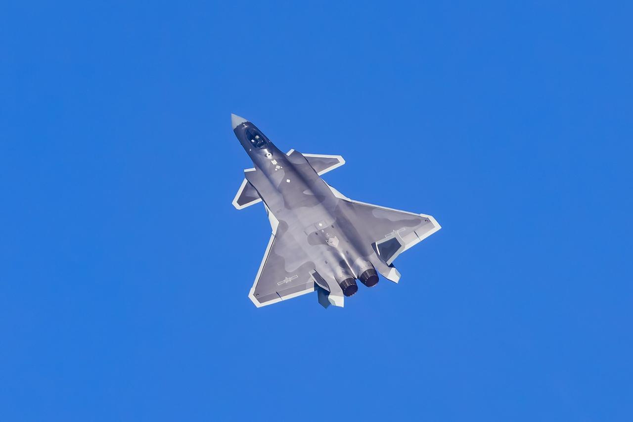 歼-20被团灭，中国空军却把“惨败”裱起来挂墙上，美军看得后背发凉。
 
央视《