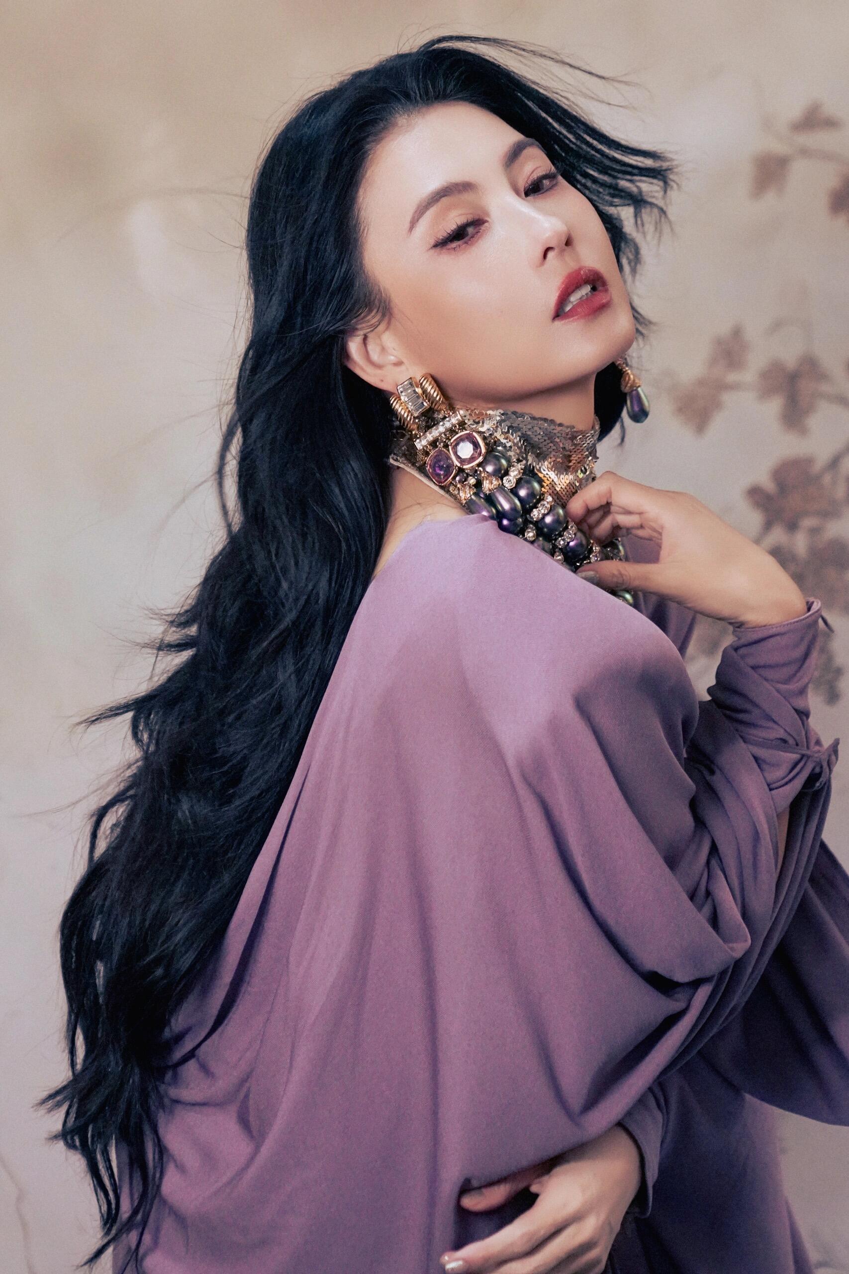 my god 层层叠叠的珠宝伏于脚下 ​​​