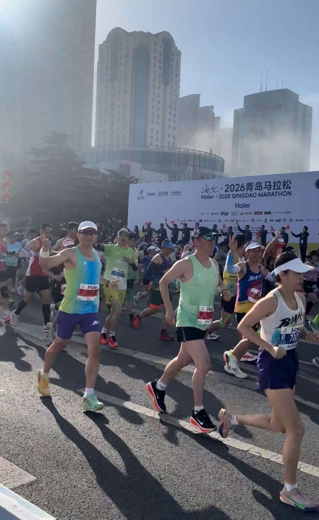 我们都可以从现在开始大步向前以奔跑奔赴热爱，用坚持奔赴远方！青马赛道全力以赴，抛