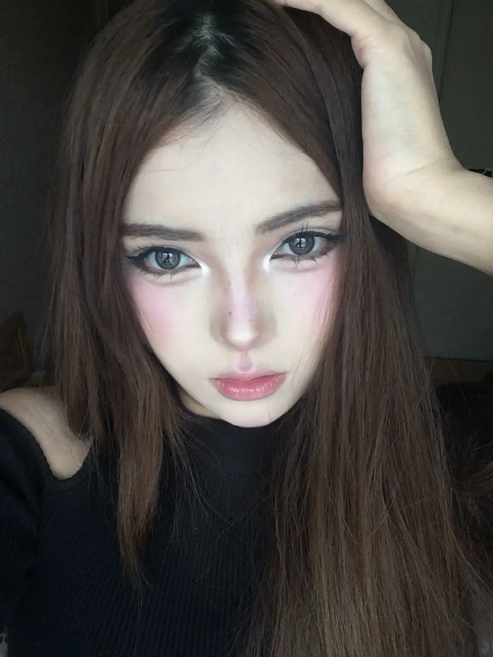服帖底妆用的是倍悠佳粉底液。回复