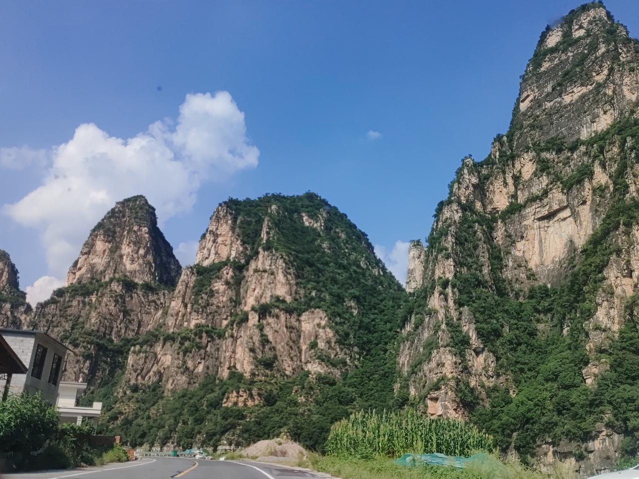 峡谷风景，那壮阔景色随手一拍都是壁纸级大片。