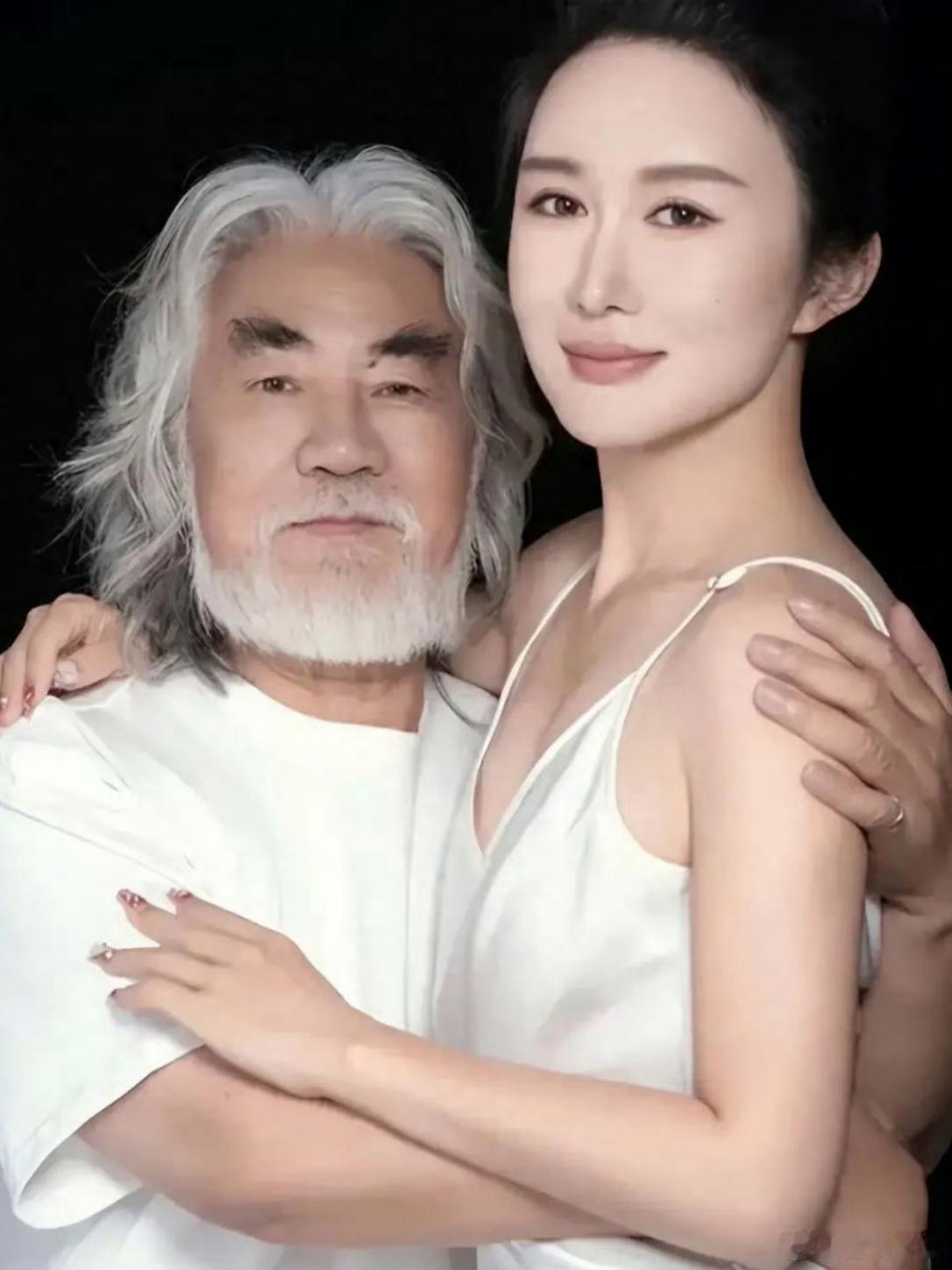 老婆回应与张纪中的婚姻没有爱情 老爷子张纪中小媳妇杜星霖直播回应网友质疑：“爱不