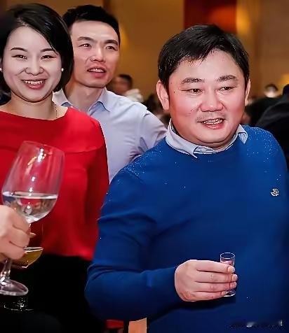 张雪能成功究竟谁是他创业过程中遇到的贵人！
有人说：张雪创业过程中遇到3谁、谁、