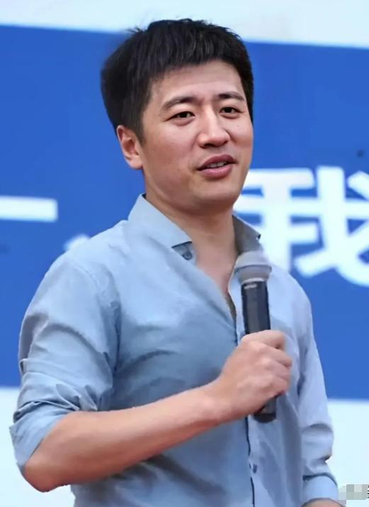 简单查了一下张雪峰的人生轨迹，
不查不知道，
查完只有一个感受：

普通家庭的孩