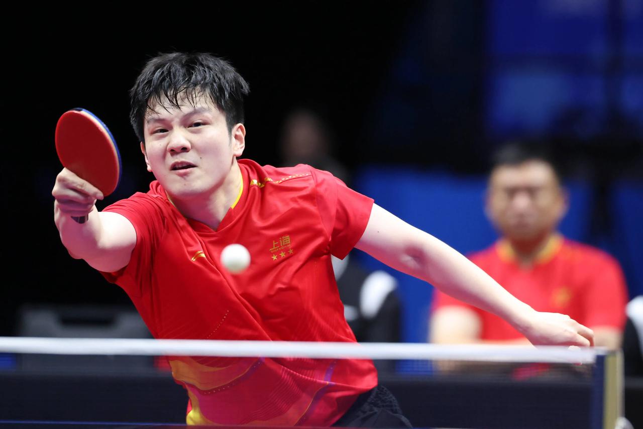 国乒不再稳赢，不是神话碎了，是世界真的追上来了

很多人心里憋着一股闷气：咱们打