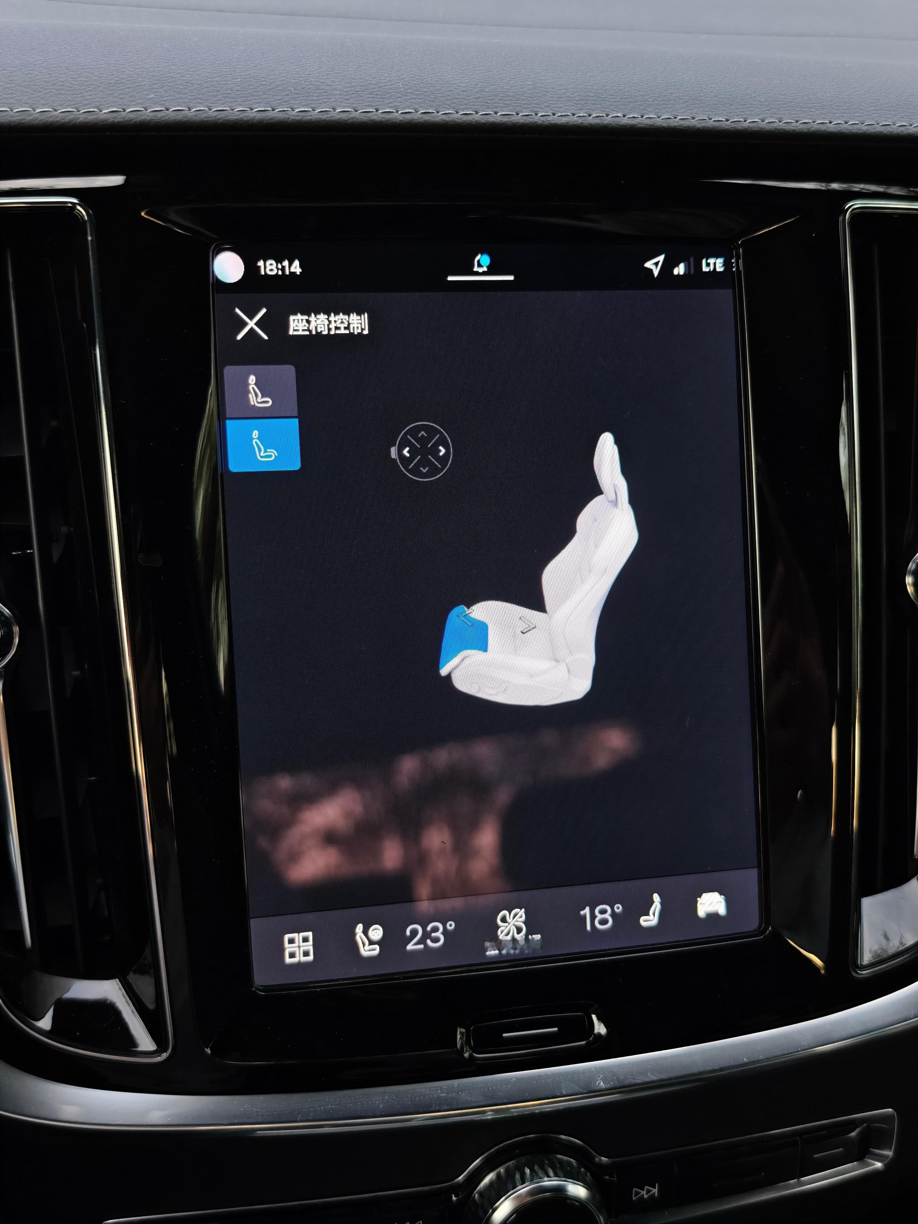 太喜欢沃尔沃S60的驾驶坐姿了我开轿车习惯把座椅调到最低，S60的座椅可以坐的特