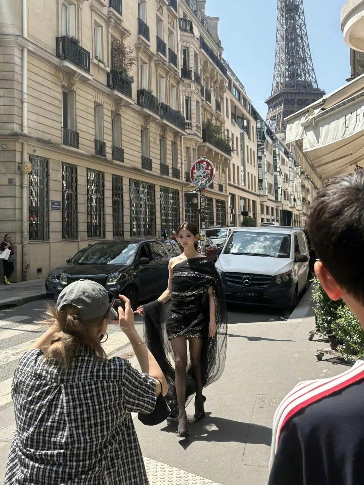 #早安咪语##巴黎是杨超越家#超越妹妹千衣千面，时尚表现力拉满！帅气可爱又迷人的