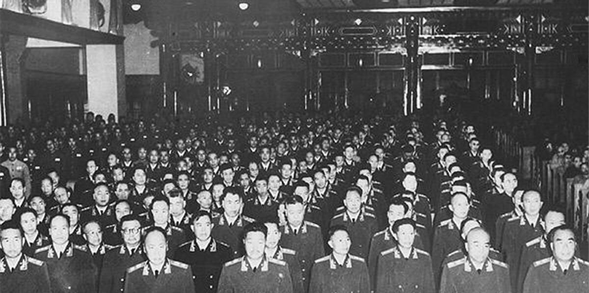 1955年大授衔诞生1048位开国将帅，如今在世只剩下两位，他们都是历史悠久的老