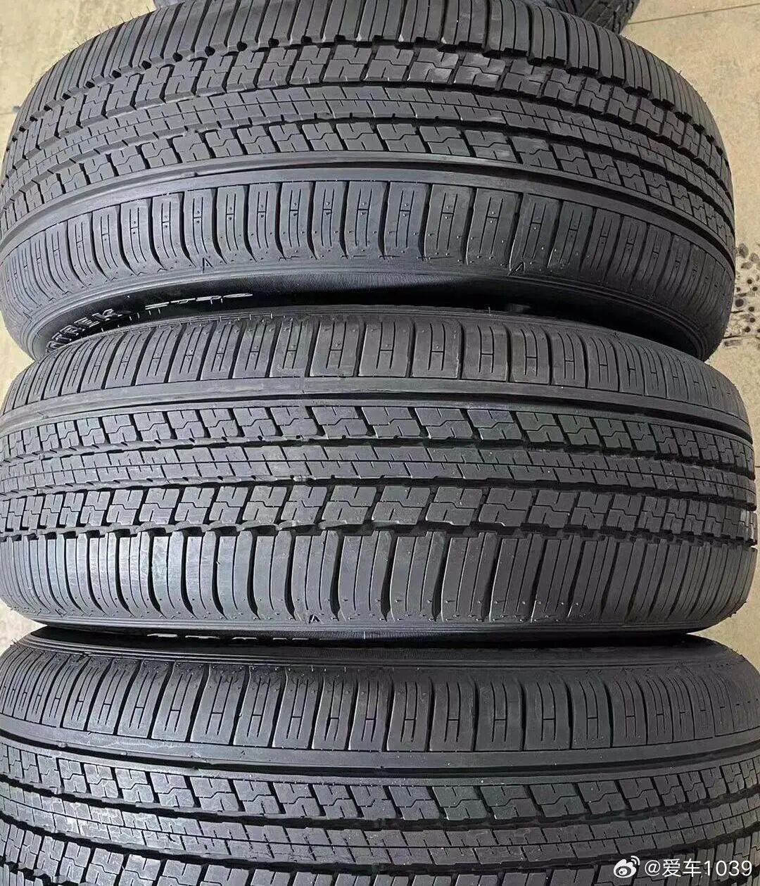 【爱车安全贴士北京一车主在4S店换的轮胎，结果发现左右花纹不一致且非原厂件？法院