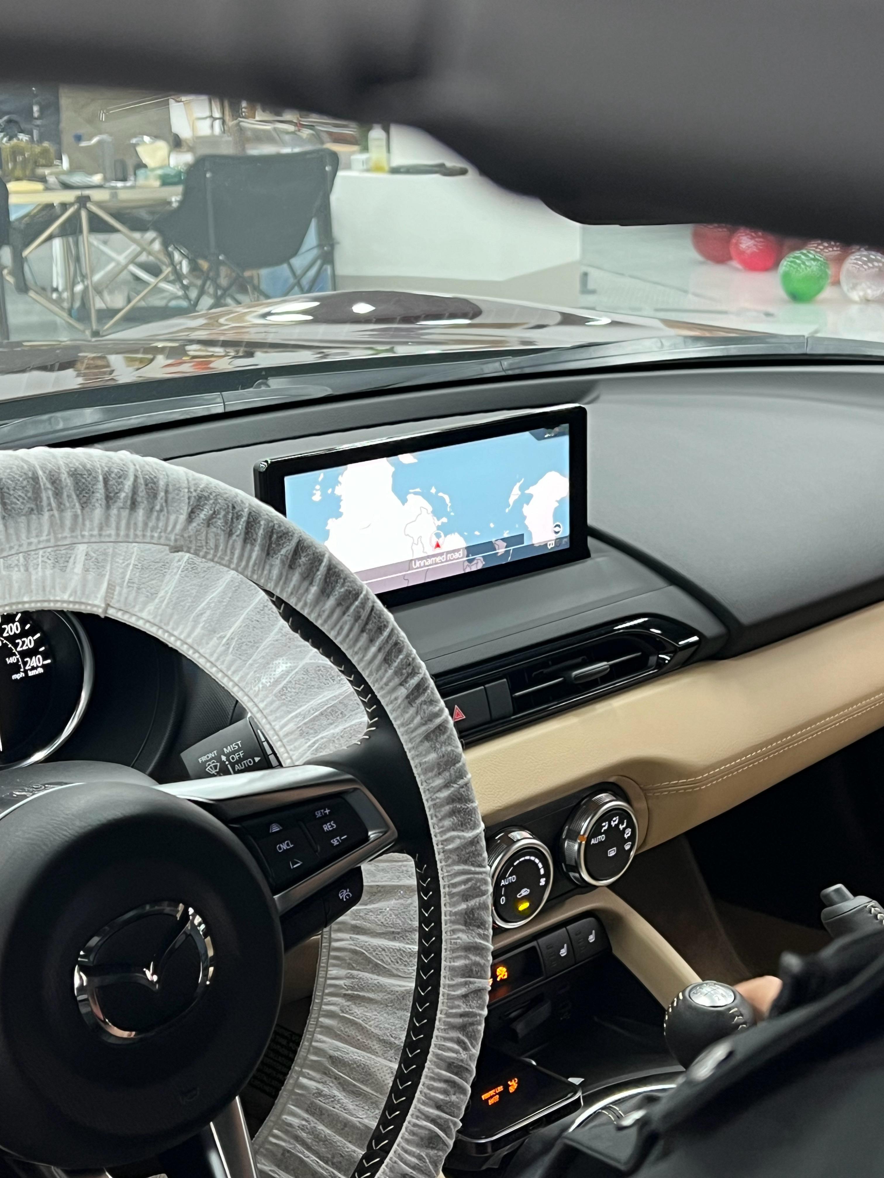 一个冷知识，大部分的MX-5都不带导航系统这个车只有顶配才有导航不过吧，这导航国