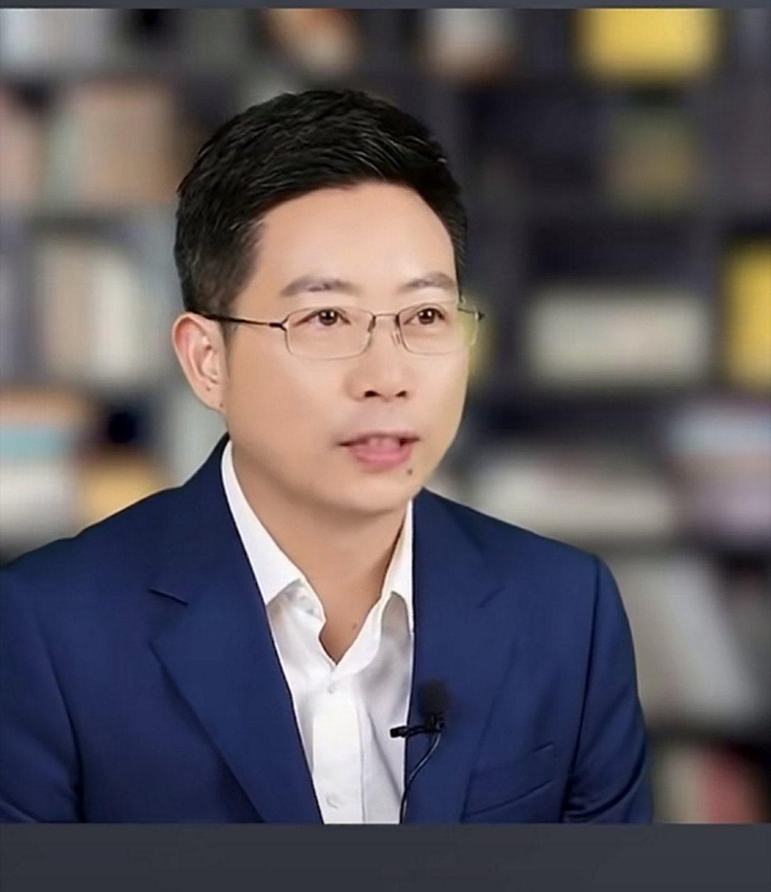 图一这男的是个主持人叫陆焕之，有点像年轻版的余承东，连下巴的痣都像。小伙子有前途