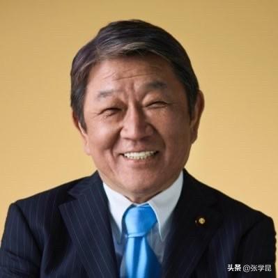日本外务大臣茂木敏充今天写道：“接下来，我将与高市总理一同前往美国华盛顿特区。1