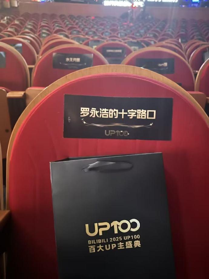 坐一下这个位置应该没人说吧