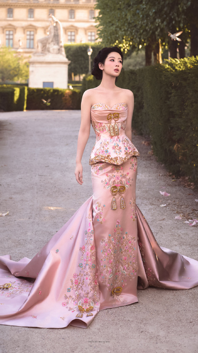杨紫白玉兰视后 我喜欢你，如微风徐徐，如温阳媚丽，如山间小溪，如过桥人家，如你。