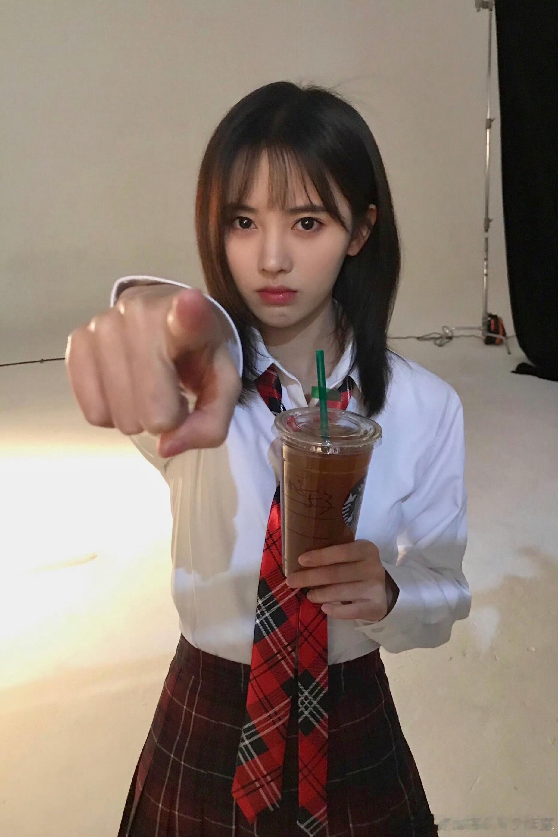 鞠婧祎阿黛 被这只小🐷指到的永远幸福 
