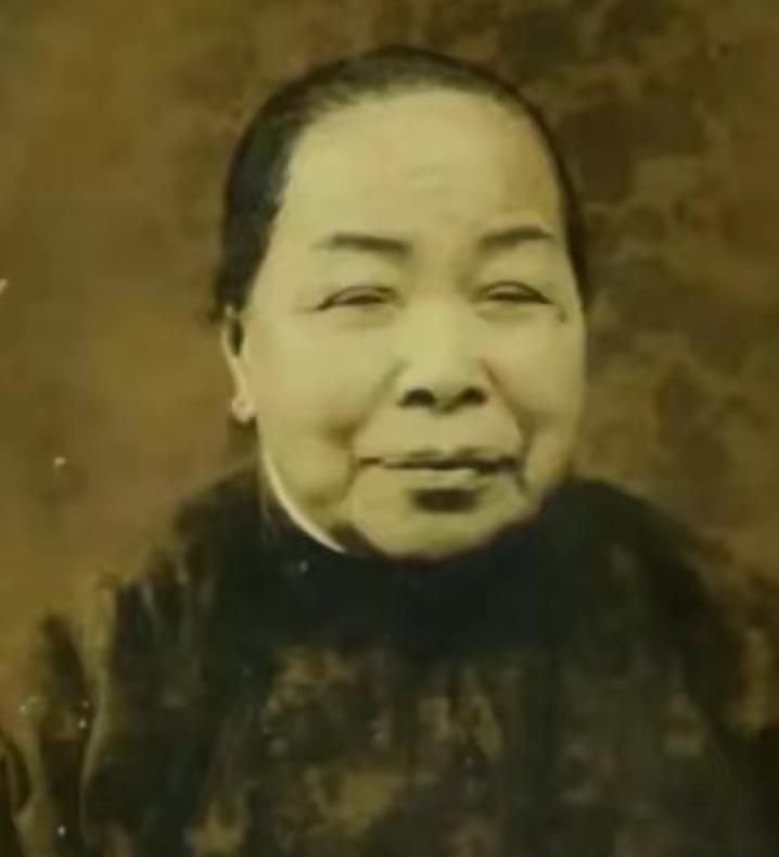 1963年，94岁的老太太突然向中央提出，希望去台湾和蒋介石见一面。毛主席得知后