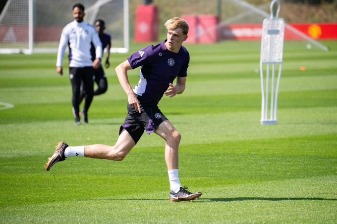 太阳报SL尽管曼联面临用人危机，他们仍然希望在1月份将科利尔再次出租科利尔在11