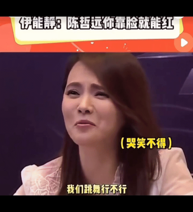 陈哲远伊能静拥抱 十年的时间，少年长成了可以独当一面的演员，而她依旧是那个温柔的
