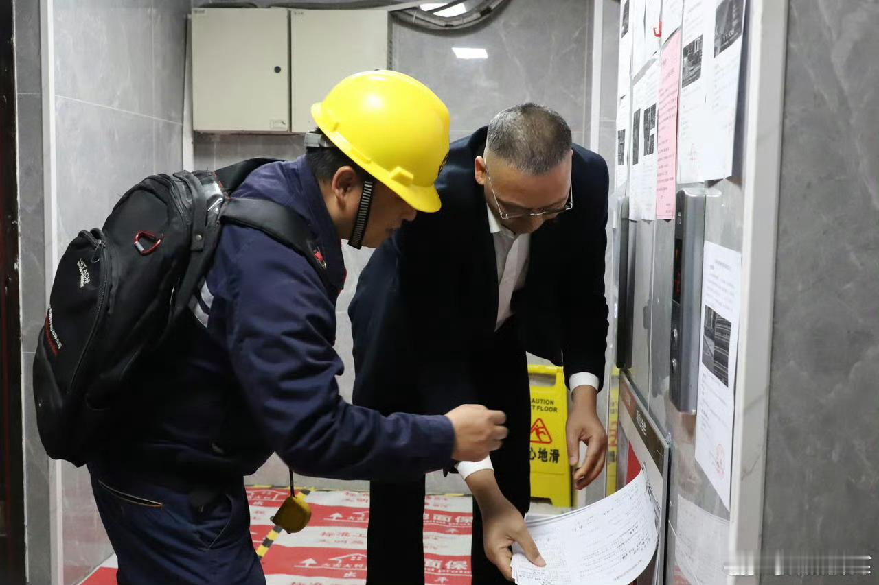 台州椒江助力老旧小区电梯焕新打磨安全基石椒江督导老旧电梯更新，各部门物业业委会合