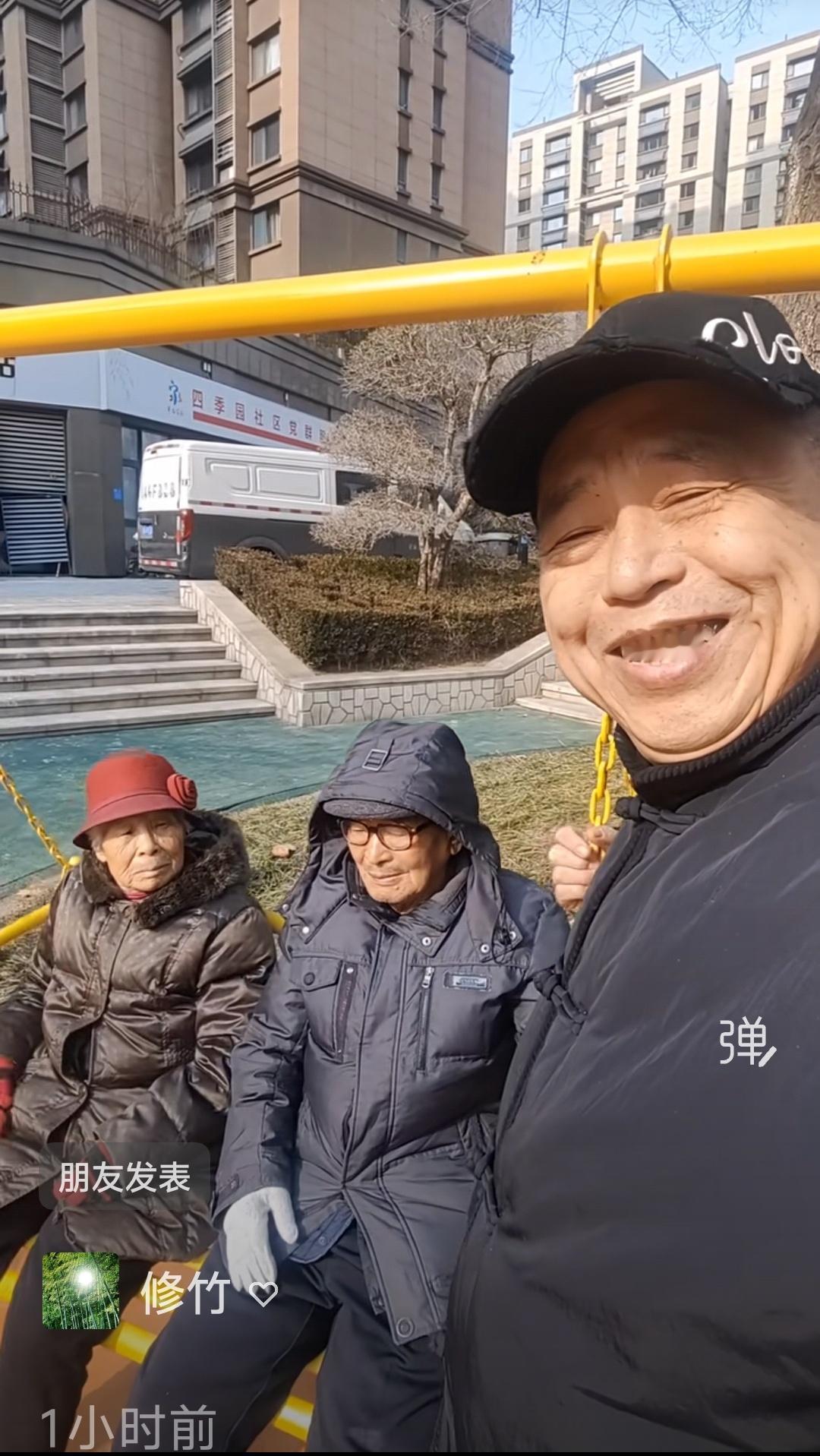 《发现"大衣哥"的姜桂成是个孝子》
姜桂成先生，艺术家。那个单县庄稼地土坷垃里走