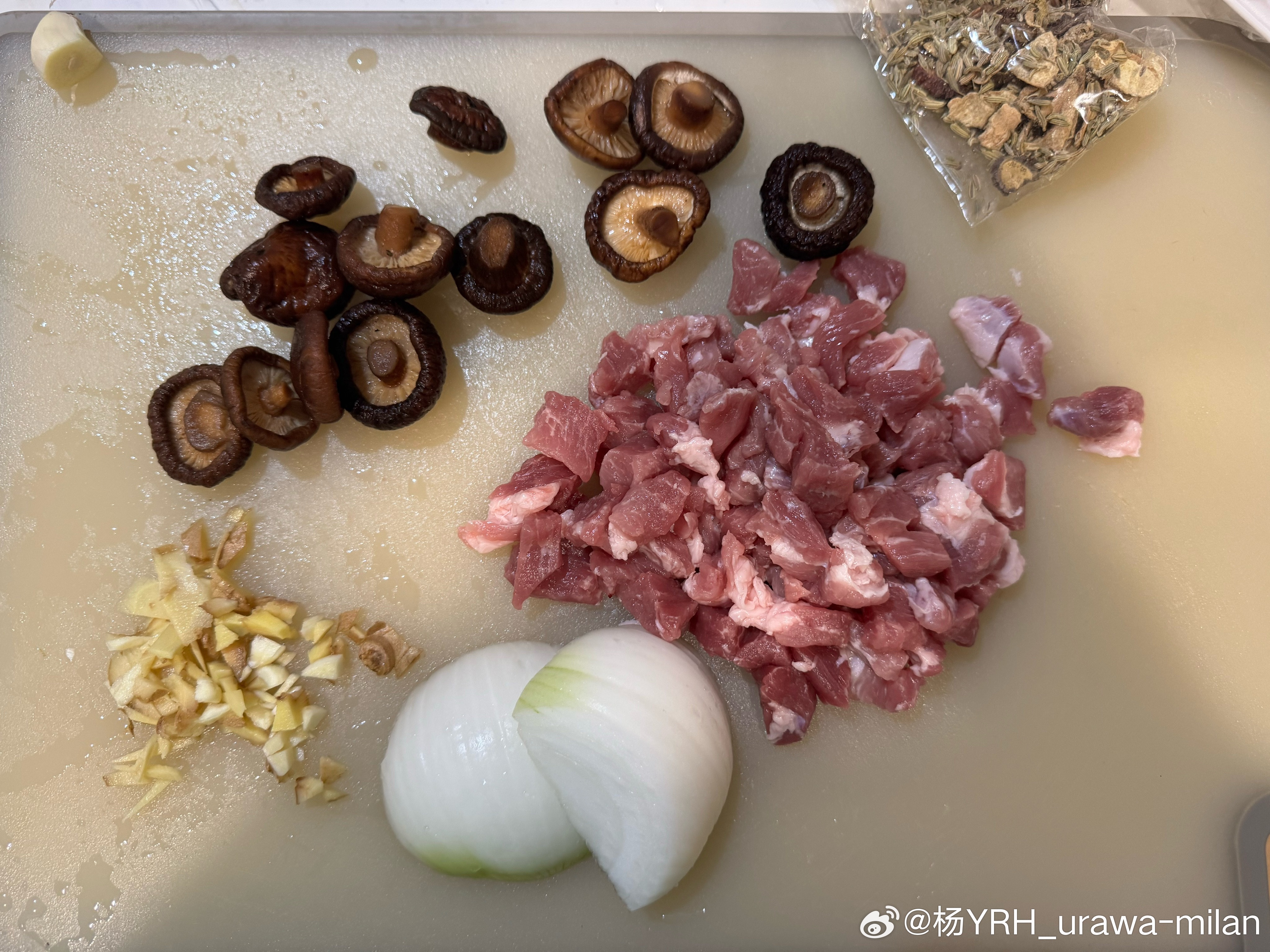 第一次正经做鲁肉饭，感觉还行 
